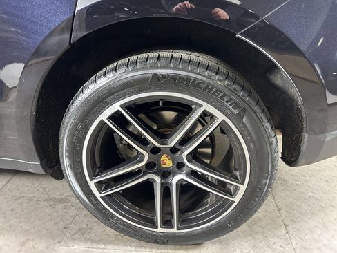 Certified 2021 Porsche Macan S image 12