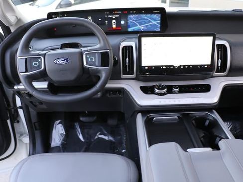 Used 2025 Ford Expedition Active AWD/4WD image 20