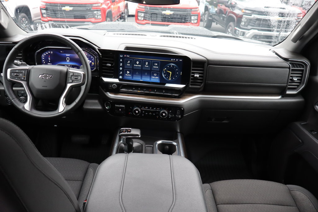 Used 2025 Chevrolet Silverado 1500 LT Trail Boss w/ Dark Appearance Package AWD/4WD image 17