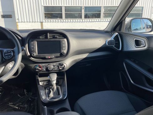 Used 2025 Kia Soul LX w/ LX Technology Package image 33