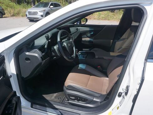 Used 2023 Lexus ES 350 w/ Accessory Package (Z2) FWD image 2