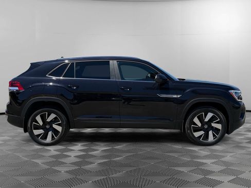Used 2024 Volkswagen Atlas Cross Sport SE FWD image 6