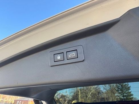 Used 2020 Subaru Outback Limited image 15