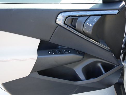 Used 2025 BMW X3 xDrive30i w/ Convenience Package image 8