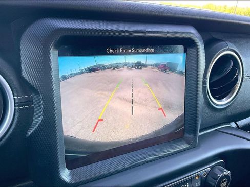 Used 2019 Jeep Wrangler Unlimited Sahara AWD/4WD image 13