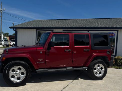 Used 2013 Jeep Wrangler Unlimited Sahara w/ Connectivity Group AWD/4WD image 4