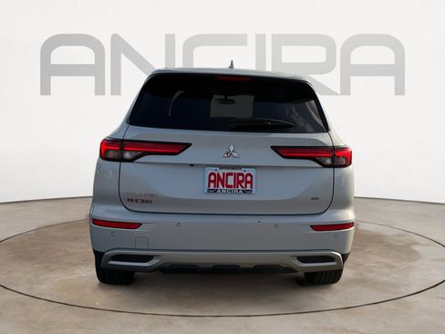 Used 2024 Mitsubishi Outlander SE image 9
