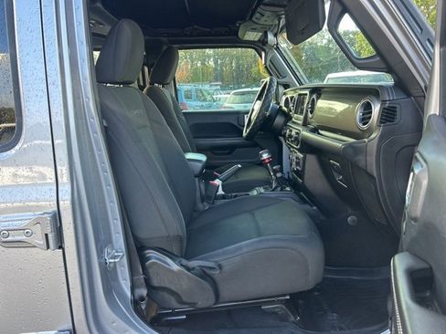 Used 2018 Jeep Wrangler Unlimited Sahara image 14