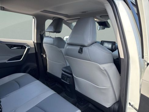 Used 2022 Toyota RAV4 XLE Premium image 34