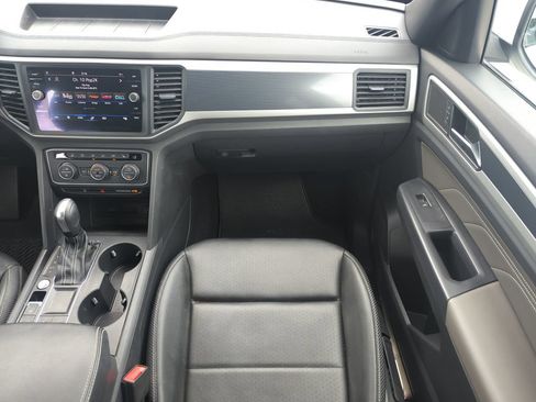 Certified 2021 Volkswagen Atlas Cross Sport SE FWD image 16
