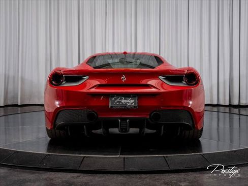 Used 2018 Ferrari 488 GTB RWD image 13