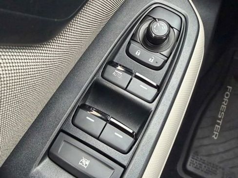 Used 2025 Subaru Forester AWD/4WD image 17