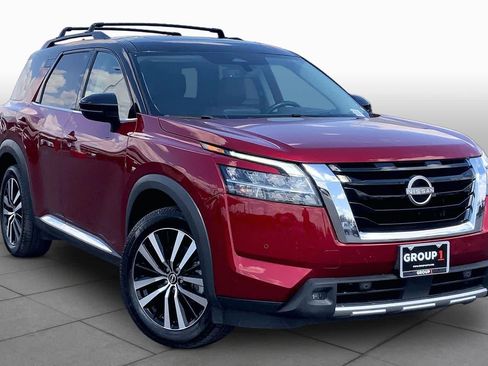 Used 2023 Nissan Pathfinder Platinum w/ Cargo Package AWD/4WD image 3