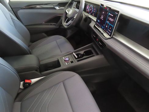 New 2026 Volkswagen Tiguan SE R-Line FWD image 26
