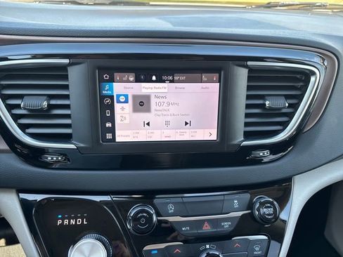 Used 2023 Chrysler Voyager LX FWD image 19
