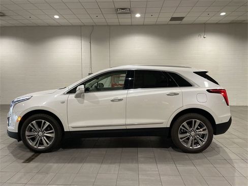 Used 2025 Cadillac XT5 Premium Luxury w/ Technology Package image 2