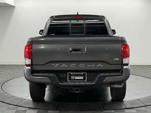 Used 2017 Toyota Tacoma TRD Sport image 8