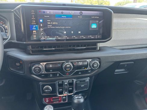 Used 2025 Jeep Wrangler Unlimited Sport AWD/4WD image 16