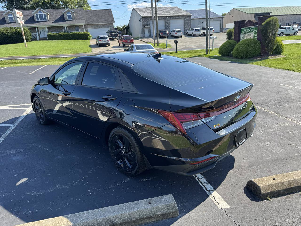 Used 2023 Hyundai Elantra Blue FWD image 5