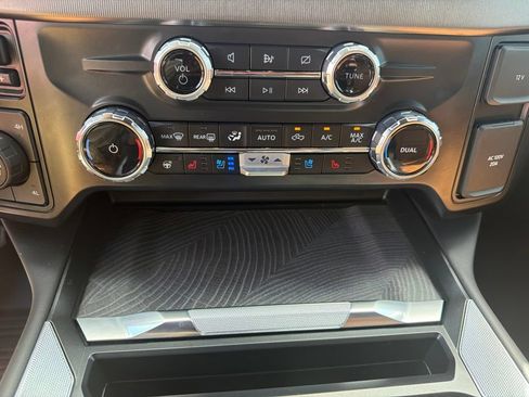 Certified 2024 Ford F350 Platinum w/ Tremor Off-Road Package AWD/4WD image 27