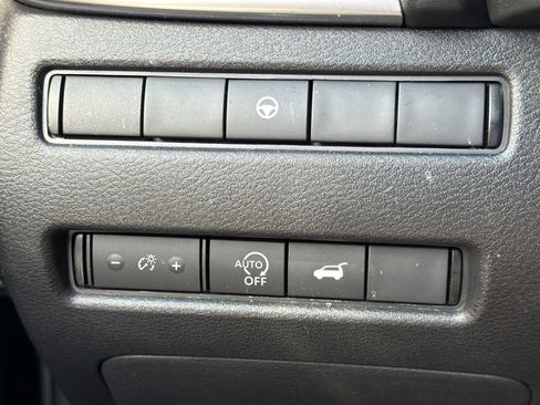 Certified 2023 Nissan Rogue SL FWD image 14