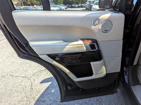 Used 2016 Land Rover Range Rover HSE image 32