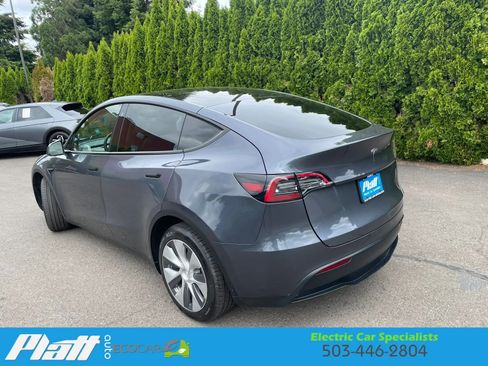 Used 2023 Tesla Model Y Long Range AWD/4WD image 9