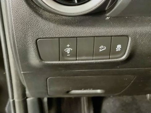 Used 2022 Hyundai Kona Limited FWD image 11