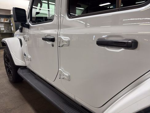 Certified 2025 Jeep Wrangler Unlimited Sahara AWD/4WD image 10