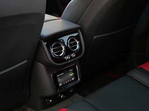 Used 2022 Bentley Bentayga image 19