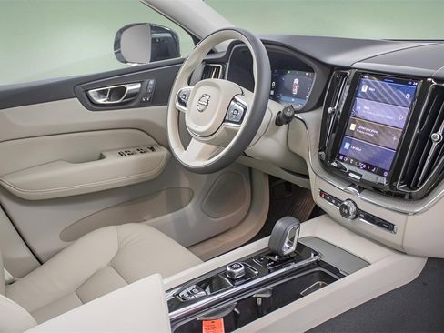 Certified 2025 Volvo XC60 B5 Plus w/ Protection Package Premier image 33