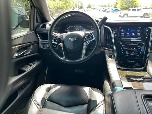 Used 2016 Cadillac Escalade ESV Platinum AWD/4WD image 31