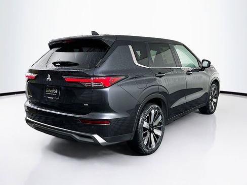 Used 2025 Mitsubishi Outlander SE image 9