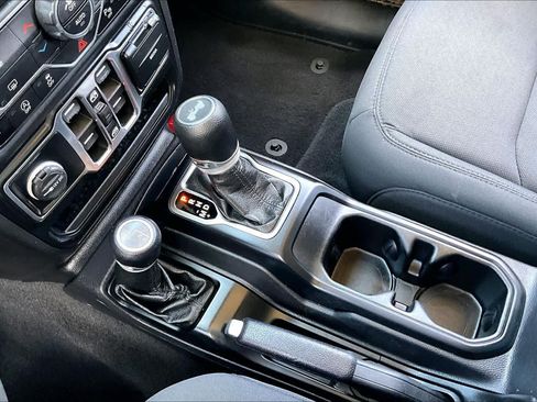 Used 2021 Jeep Wrangler Unlimited Sport AWD/4WD image 16