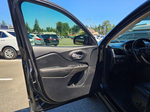 Used 2017 Jeep Cherokee Limited AWD/4WD image 19