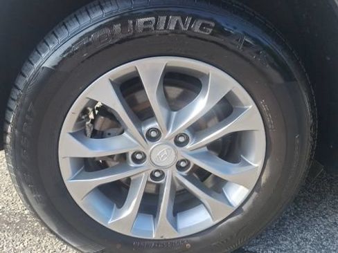 Used 2019 Hyundai Santa Fe SE AWD/4WD image 25