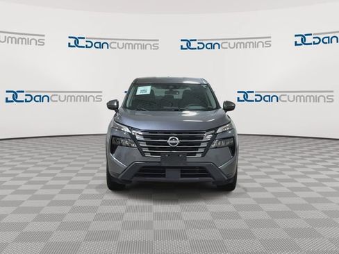 Used 2024 Nissan Rogue SV FWD image 3