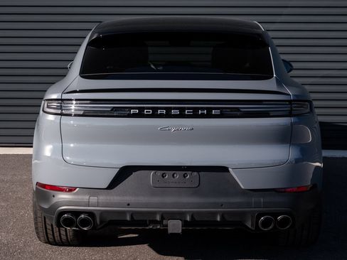 Certified 2025 Porsche Cayenne Coupe image 31