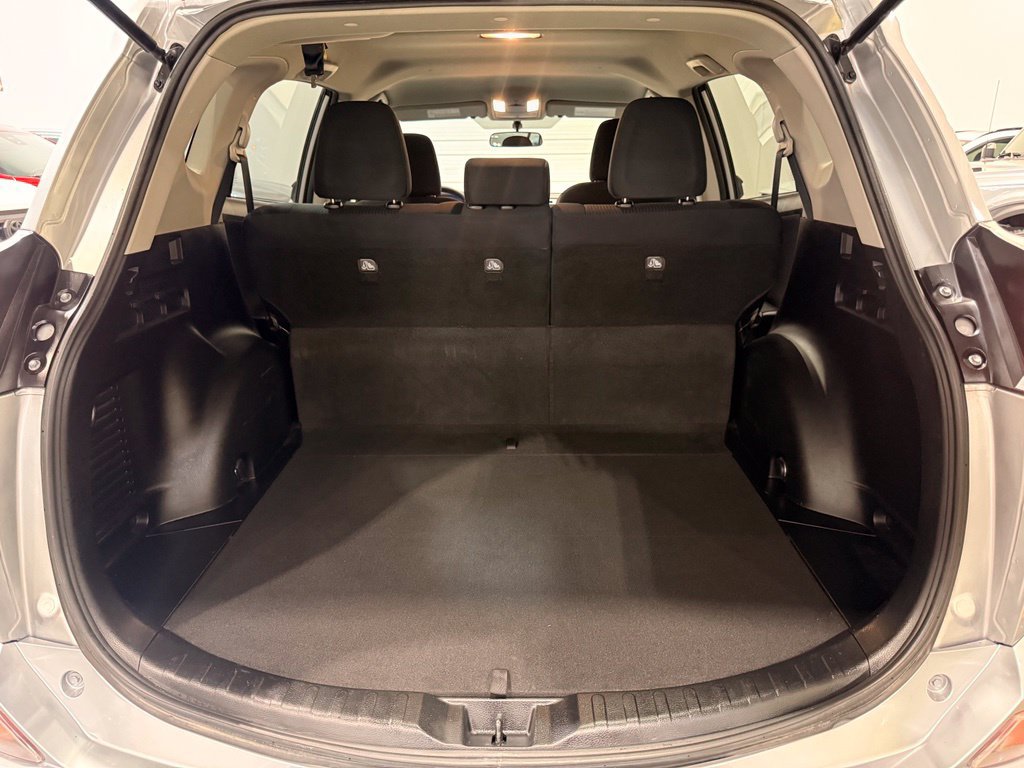 Used 2016 Toyota RAV4 LE FWD image 10