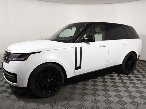 Used 2024 Land Rover Range Rover SE image 2