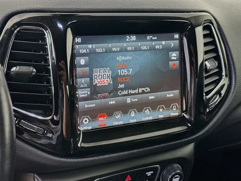 Used 2018 Jeep Compass Limited w/ Navigation Group AWD/4WD image 17