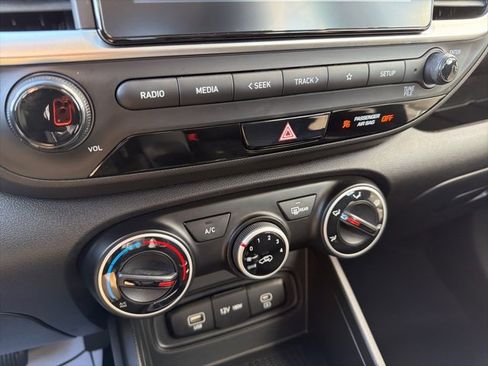 Certified 2025 Hyundai Venue SE image 25