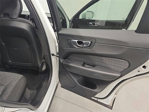 Used 2023 Volvo XC60 B5 Core image 36