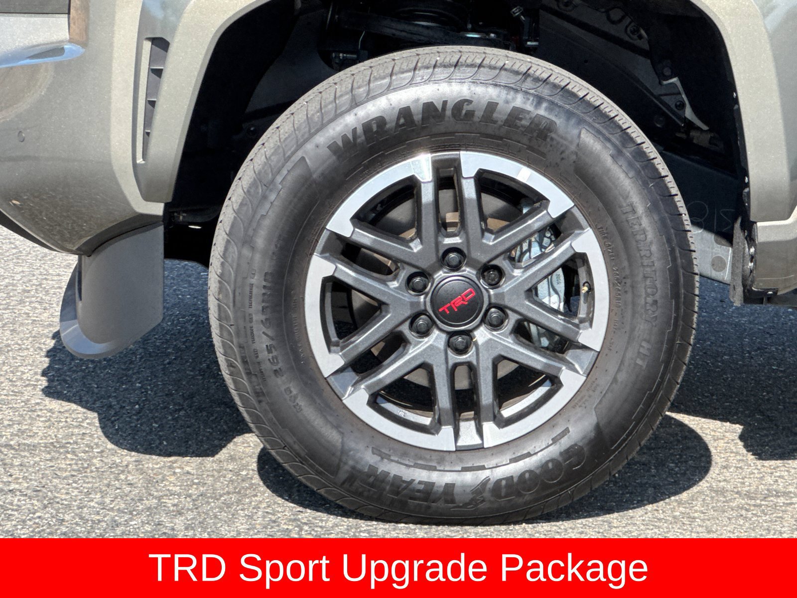 Used 2025 Toyota Tacoma TRD Sport w/ TRD Sport Upgrade Package AWD/4WD image 25