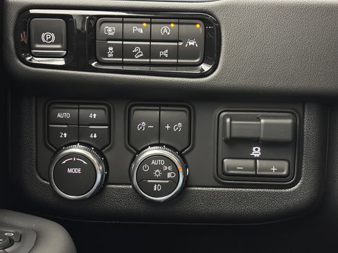 New 2026 GMC Yukon Elevation w/ Elevation Premium Package AWD/4WD image 26