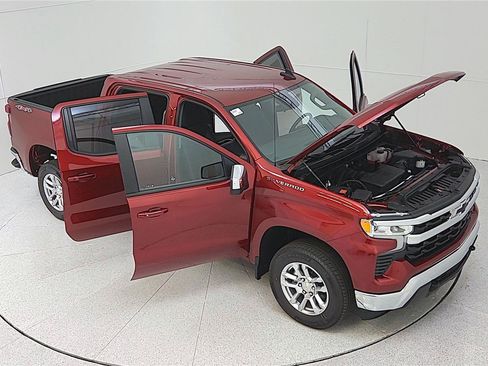 Used 2023 Chevrolet Silverado 1500 LT AWD/4WD image 21