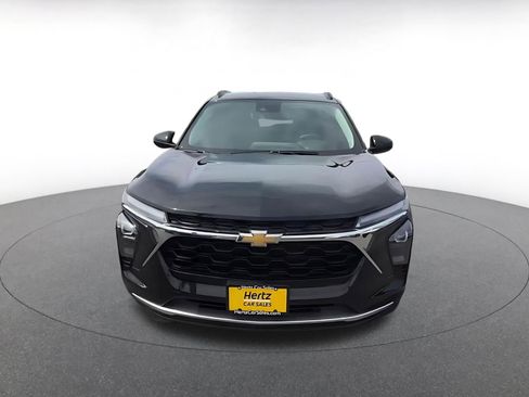 Used 2025 Chevrolet Trax LT w/ LT Convenience Package image 4