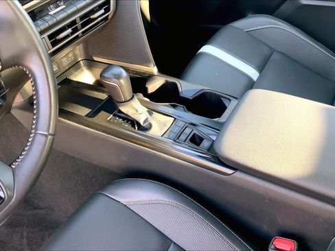 Used 2025 Toyota Camry SE FWD image 17
