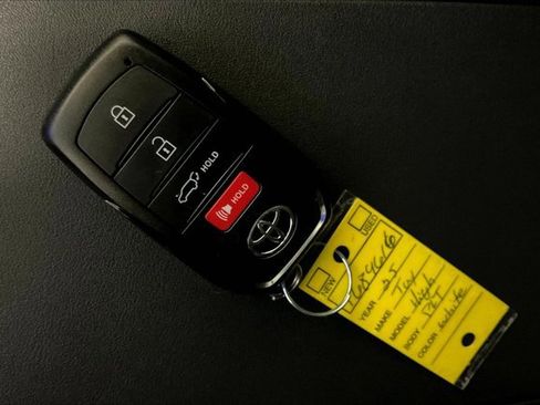 Used 2025 Toyota Highlander Platinum image 11