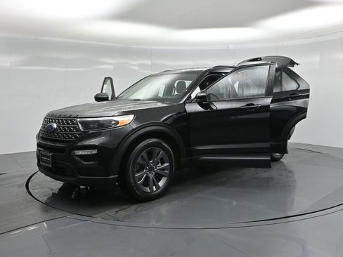 Certified 2022 Ford Explorer XLT w/ Equipment Group 202A image 35